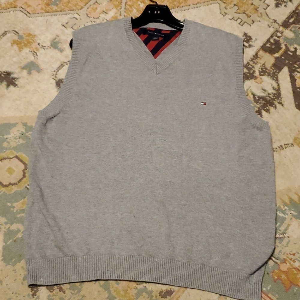 Tommy Hilfiger Logo Embroidered Grey Sweater Vest‎
